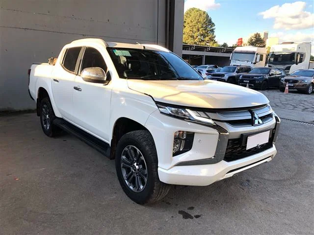 TRITON SPORT HPE S 2.4 AT ANO 2021/2022 