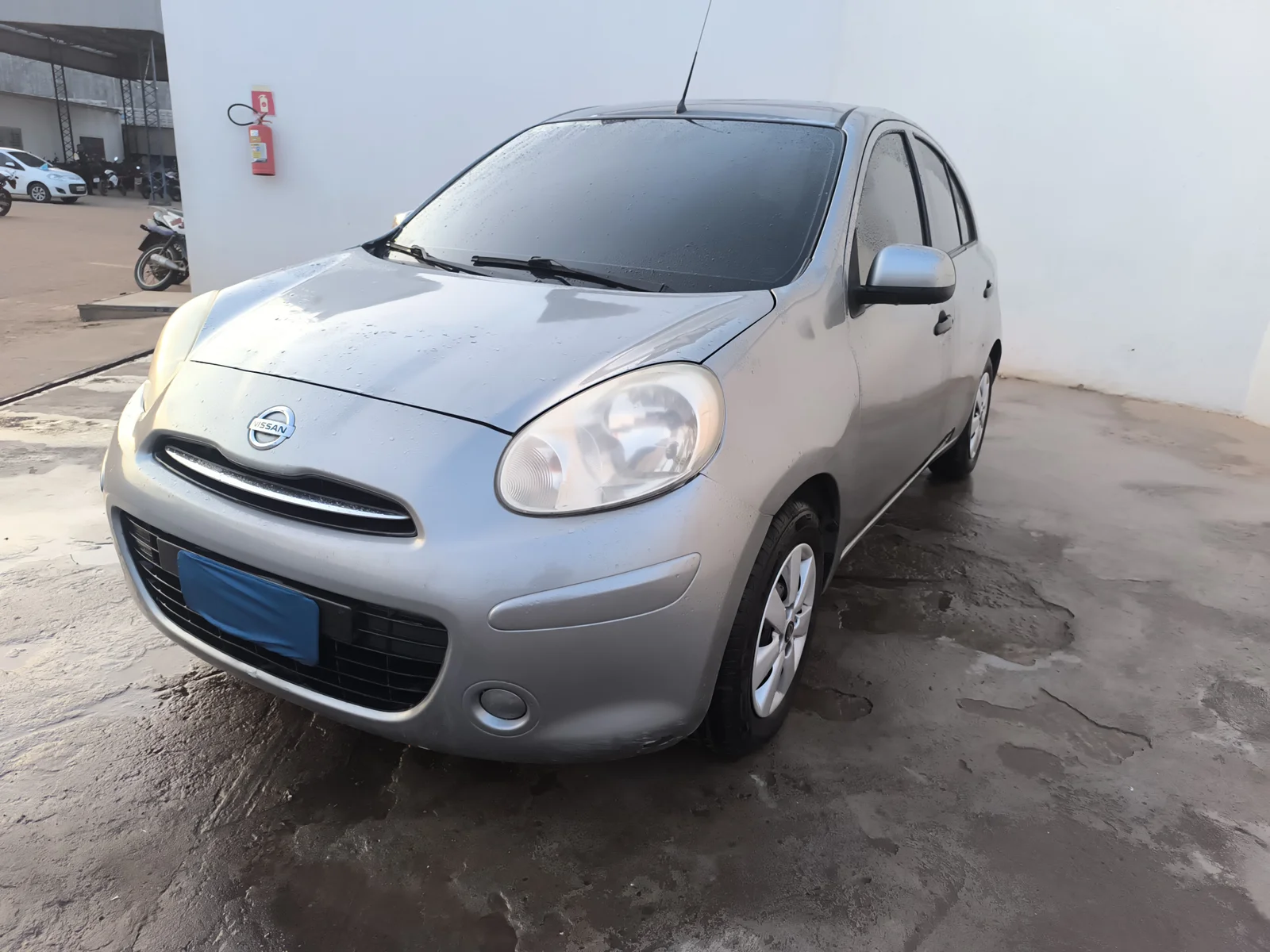 NISSAN - MARCH 1.6 SV FLEX ANO 2012 / 2013